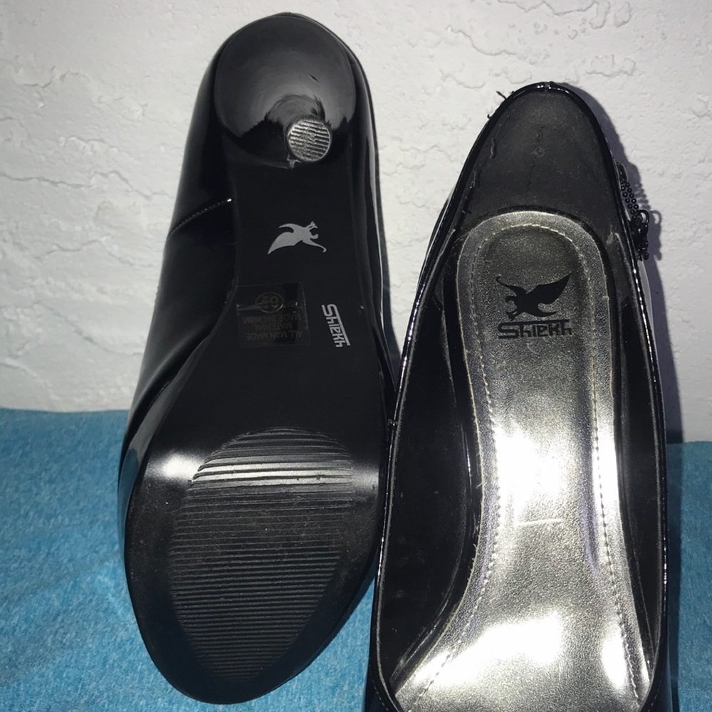 Black Basic High Heels With Silver Stripe ! - image 5